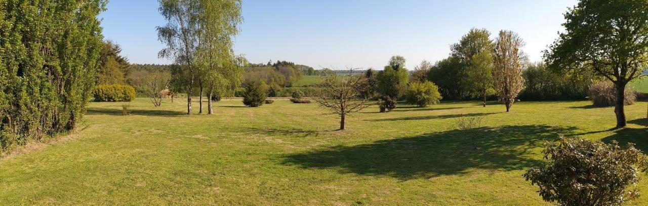Charming Traditional 2-Bed Cottage Near Plémet エクステリア 写真