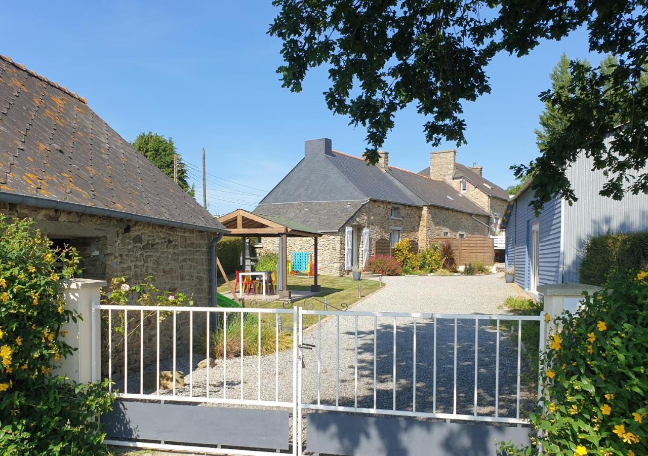 Charming Traditional 2-Bed Cottage Near Plémet エクステリア 写真